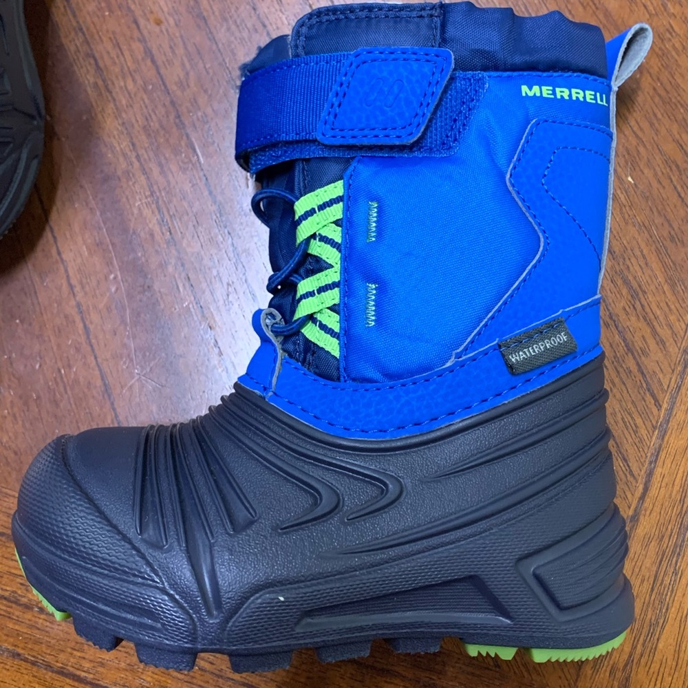Toddler/baby snow boots. Merrill brand new with tags. Size 6 baby.